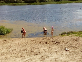 Жители Ядрина сами очистили пляж от водорослей